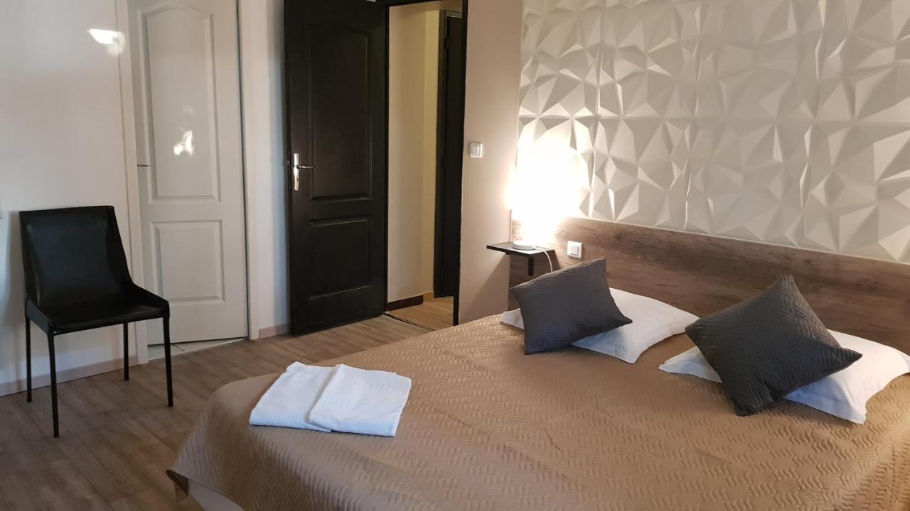 Hotel Les Lodges D'Eauze Ngoại thất bức ảnh